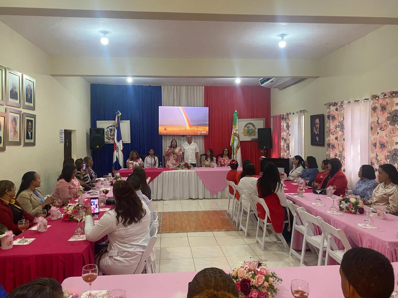 Ayuntamiento de Villa Bisonó celebra el Día Internacional de la Mujer con reconocimiento a destacadas damas del municipio