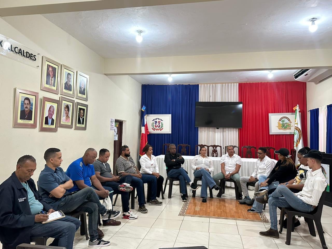 Alcalde Noel Peralta coordina operativo de inclusión social junto a PROPEEP en Villa Bisonó