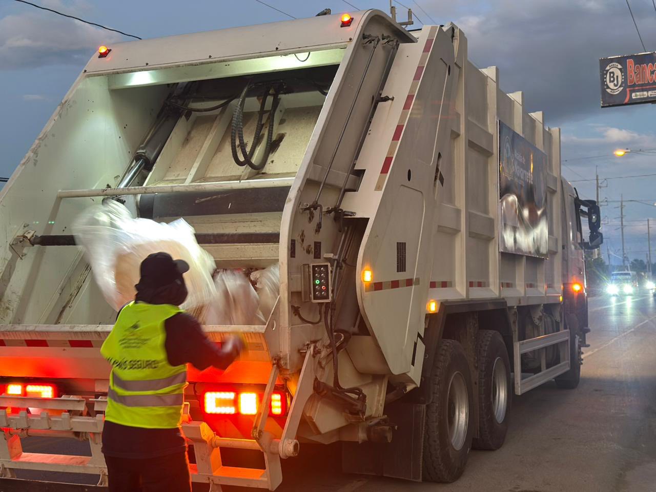 Alcaldía fortalece la recolección de desechos con nueva ruta nocturna