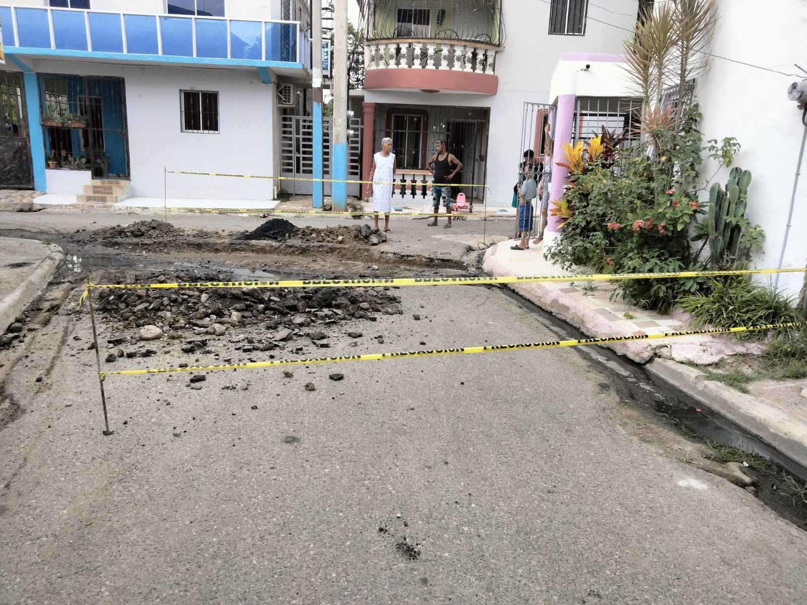 Ayuntamiento de Villa Bisonó construye badenes en la comunidad de Barrero